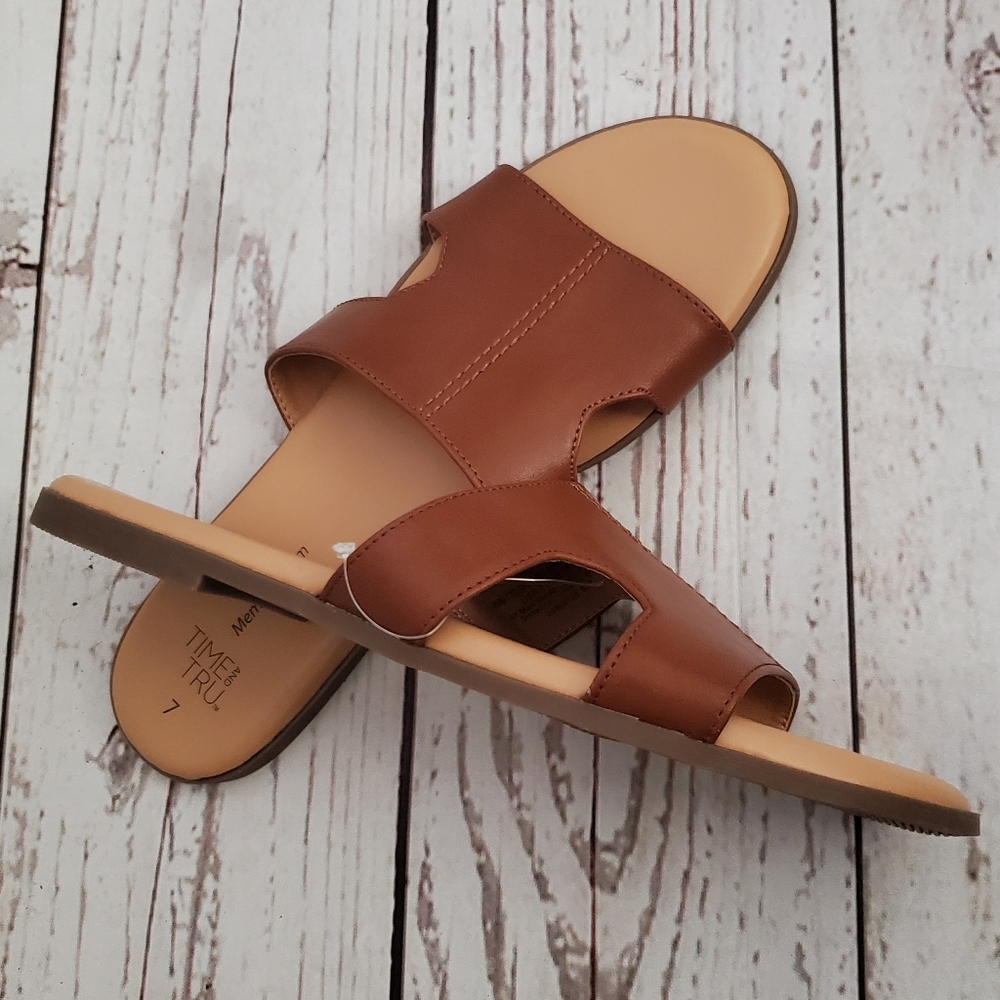 Time and Tru women's core H band cut out sandals Cognac size 7
